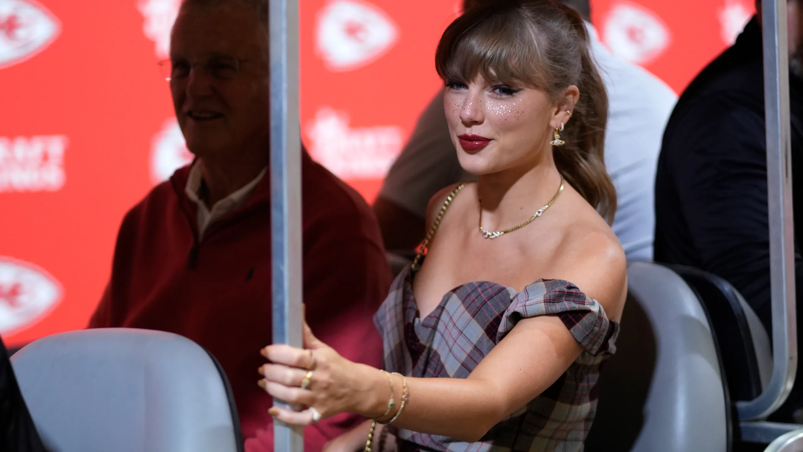Taylor Swift’s Iconic Game-Day Style: A Look at Her 2024 NFL Season Fits